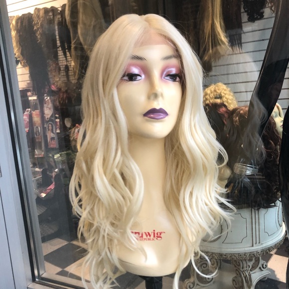 Blonde 613 lacefront Loose Wave Wig 2026 hairstyle - Picture 7 of 8